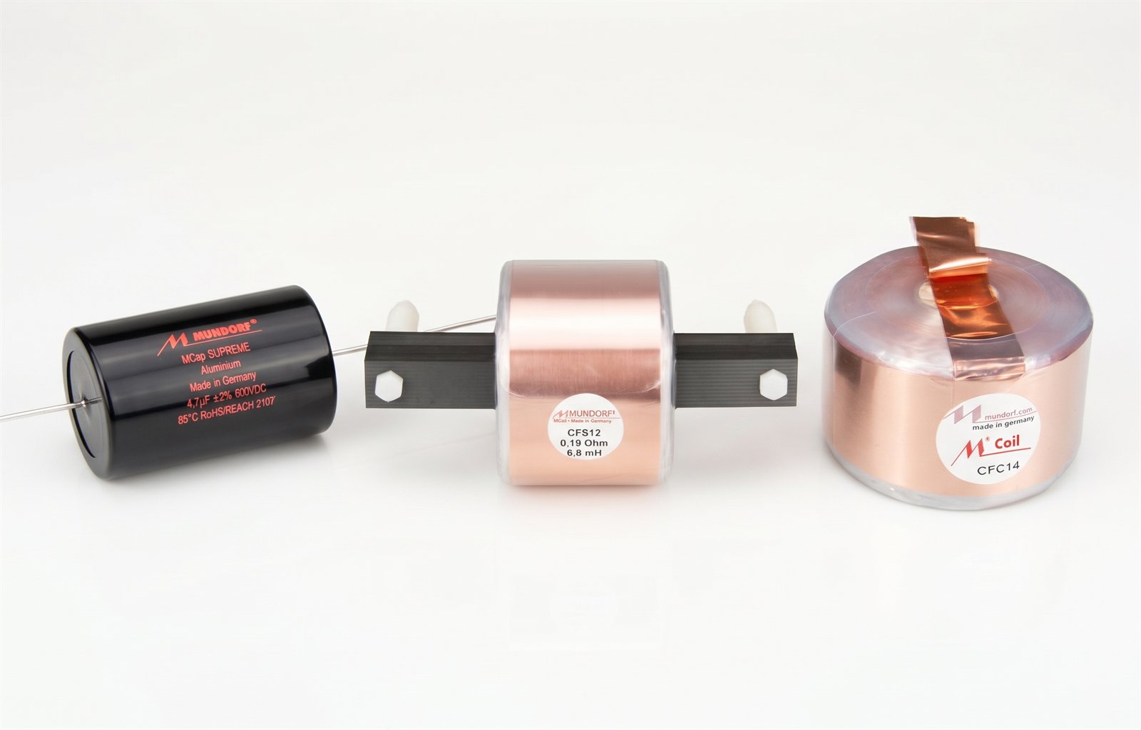 Bauteile der Supreme Reference der Atacama: Mundorf MCap Supreme, Mundorf M-Coil CFS12 und M-Coil CFC14