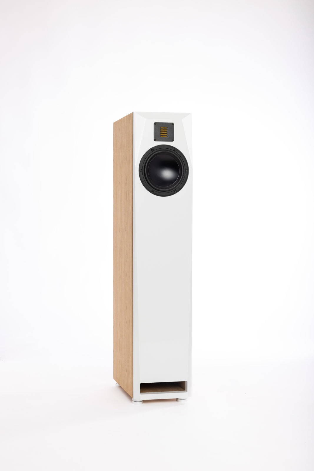 High-End Standlautsprecher Modell Lunaria 6 in weißem Lack Seitenansicht